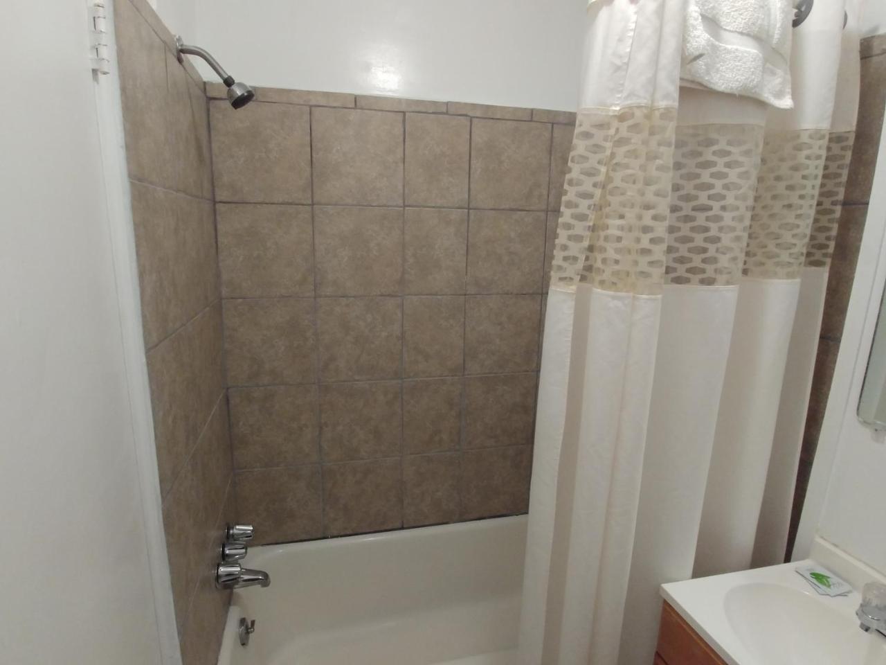 Budget Inn Принстон Экстерьер фото